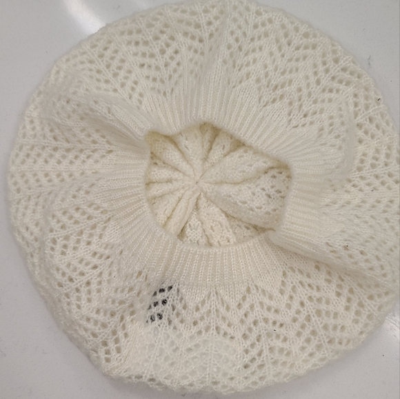 H&M cream crochet beret - Picture 4 of 8